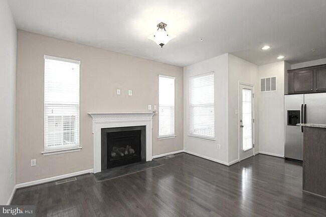 Building Photo - 23236 Roberts Tavern Dr