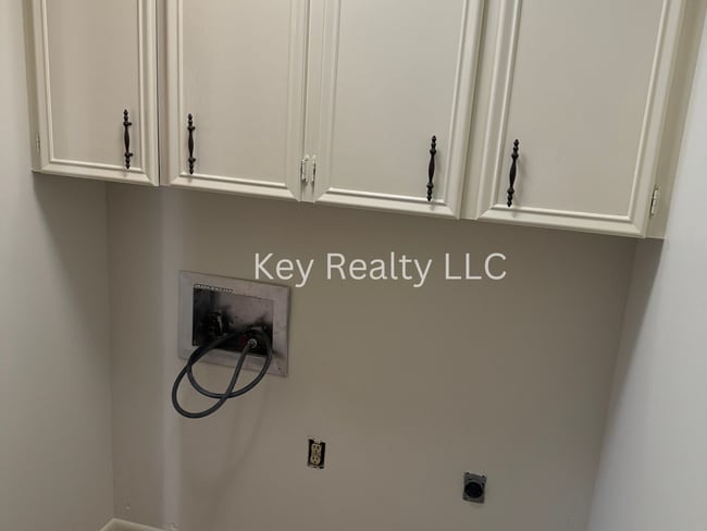 Building Photo - 6014 Quail Ridge