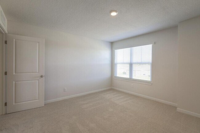 Building Photo - 1611 Maci St