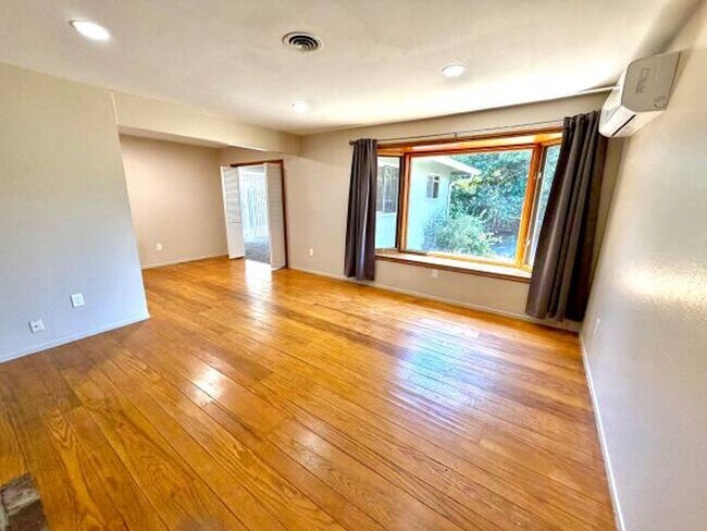 Building Photo - 785 Duke Cir