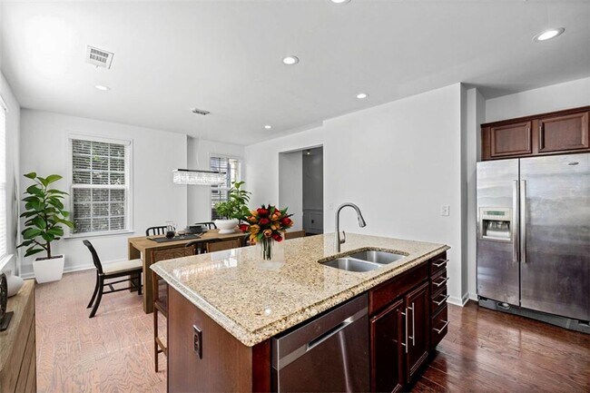Building Photo - 4228 Laurel Creek Ct SE