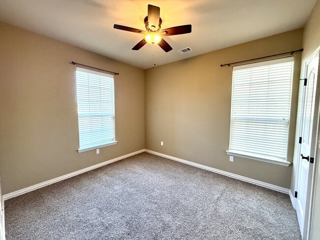 Building Photo - 414 Hidden Path