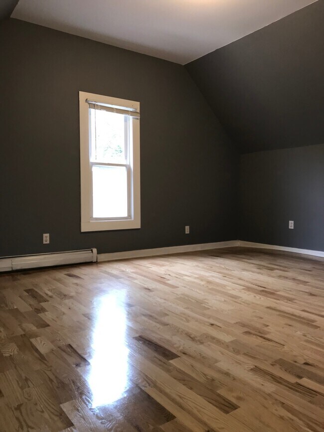 Building Photo - 32 Truman St