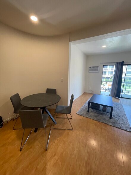 Building Photo - 1440 Veteran Ave