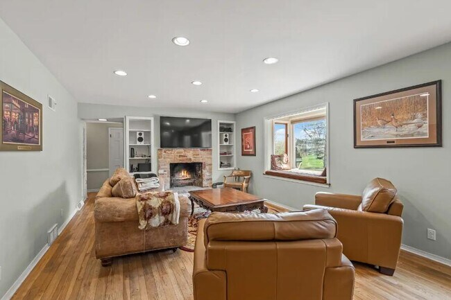 Building Photo - 3223 W Fleur De Lis Dr