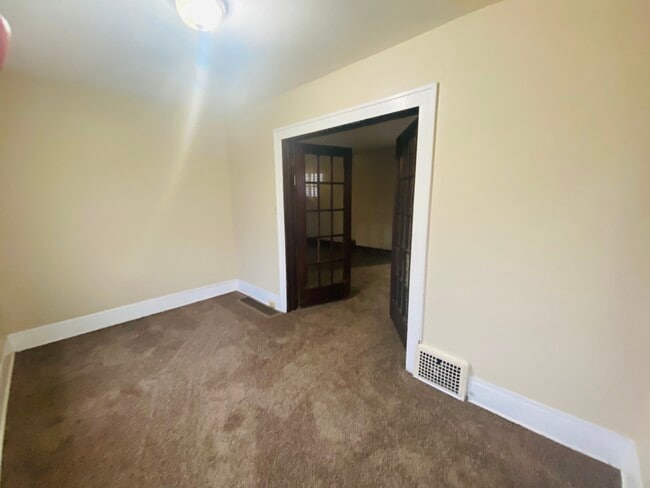 Building Photo - 1401 Ridgeway Pl NW