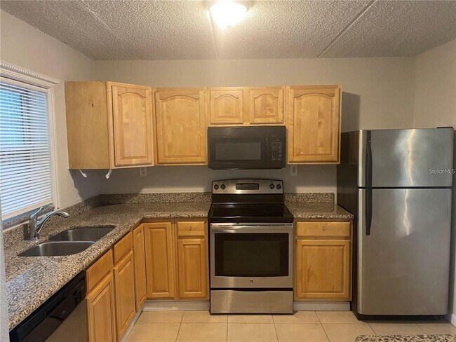 Building Photo - 2812 Somerset Park Dr
