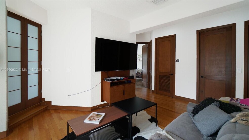 Building Photo - 7031 NW 113th Ct