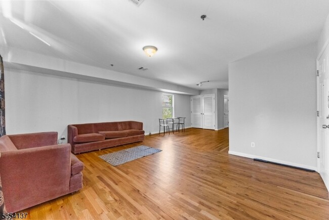 Building Photo - 448 S 13th St