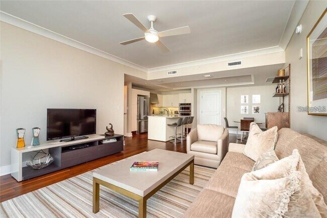 Building Photo - 1350 Main St