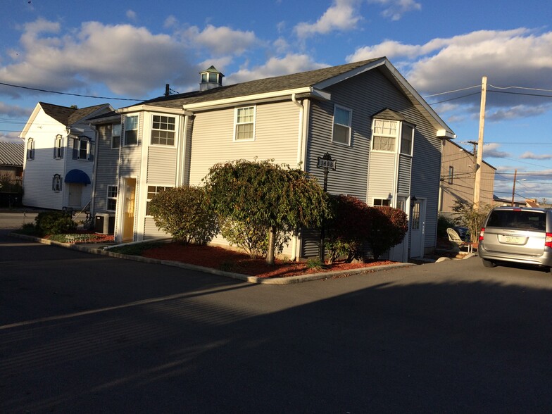1408 3rd Ave 2nd floor - 1408 3rd Ave