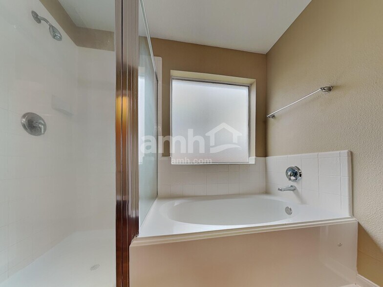 Building Photo - 22927 Lily Creek Dr