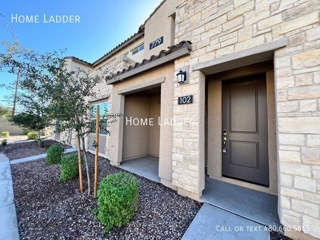 Primary Photo - 779 E Doral Ave