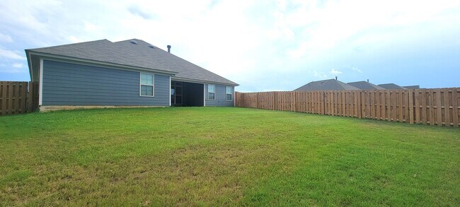 Building Photo - 844 Hedgefield Way