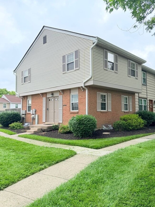 Building Photo - 3 bedroom 2.5 bath