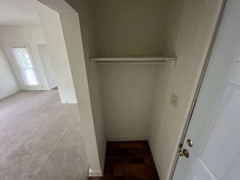 Building Photo - 413 10th St S