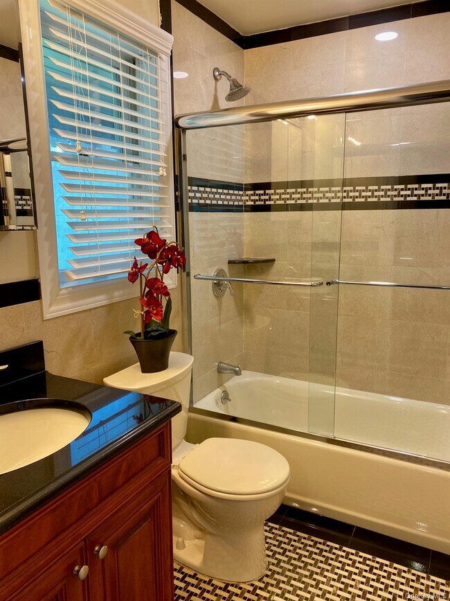 Building Photo - 82 Park Ave