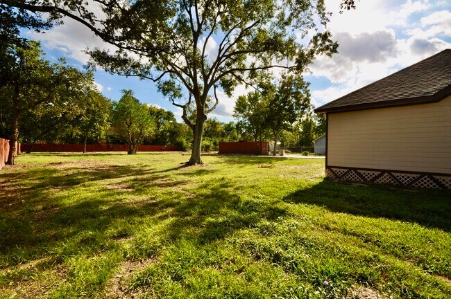 Building Photo - 7238 Evans St