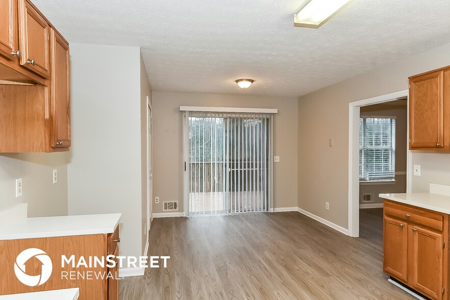 Building Photo - 1685 Versailles Dr