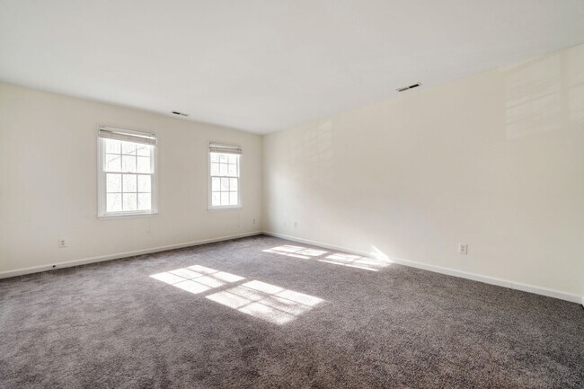 Building Photo - Renovated 4 bed/2.5 bath in Chapel Hill/Carrboro city school district!