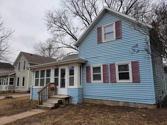 Building Photo - 409 Iowa St