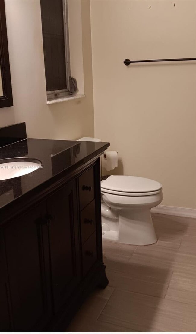 Building Photo - 2560 SW 11th St