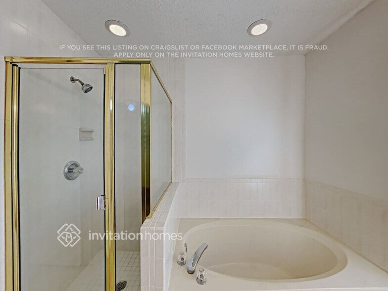 Building Photo - 512 W Springtree Way
