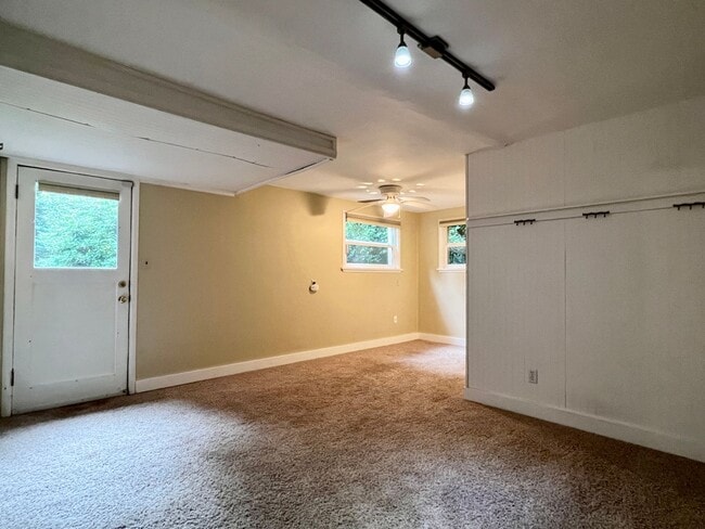 Building Photo - 10340 Fischer Pl NE