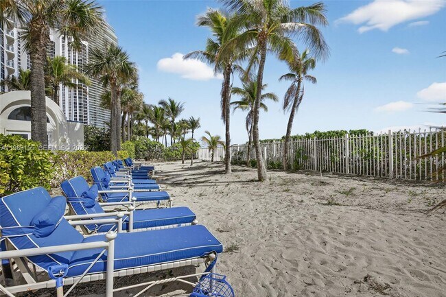 Building Photo - 18671 Collins Ave