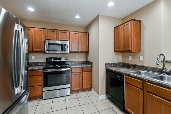 Building Photo - 1319 Farwoods Dr