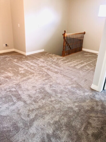 Building Photo - 633 S Teresa St