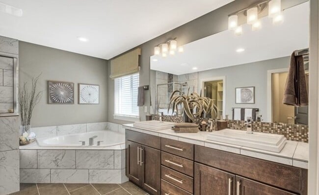 Building Photo - A Charming and Cozy 4 Bed 3.5 bath home in...