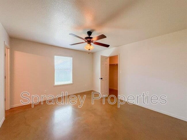 Building Photo - 517B Kendra Dr