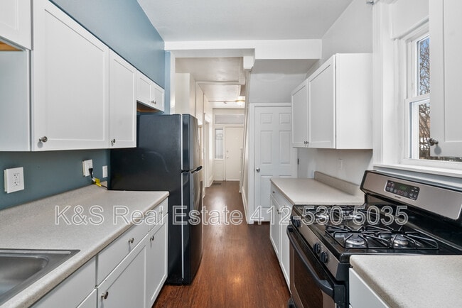 Building Photo - 439 Kingsboro St