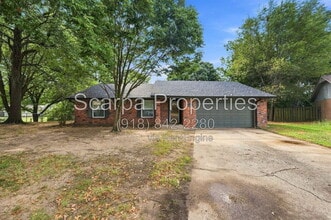 Building Photo - 1105 W Vicksburg Pl