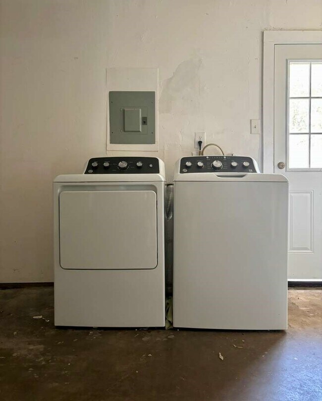 Building Photo - 5214 De Milo Dr