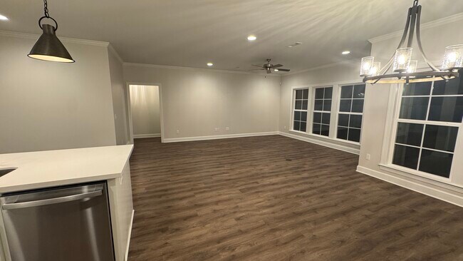 Building Photo - 113 Elliott Dr