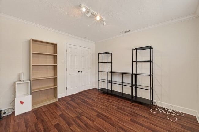 Building Photo - 11414 Meadow Lake Dr