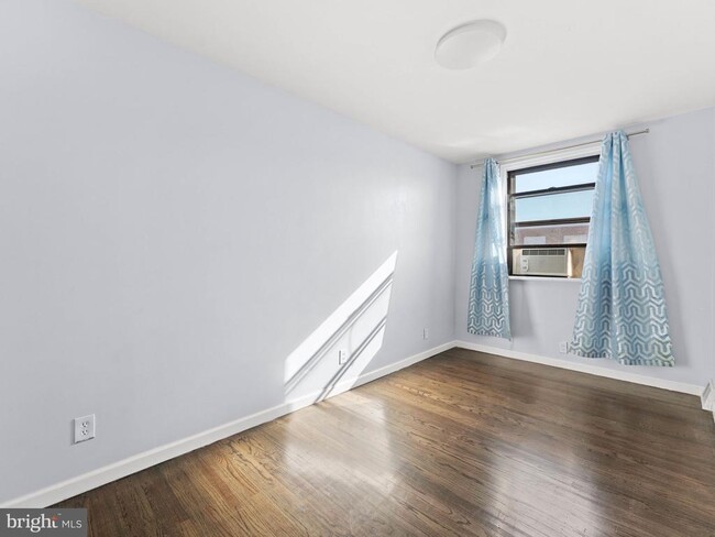 Building Photo - 6643 Algard St