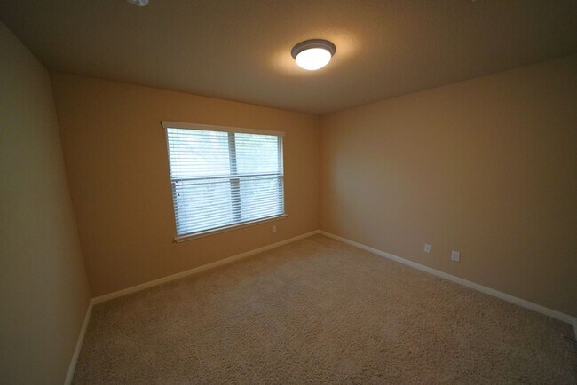 Building Photo - Beautiful Home Now Available in the Covete...