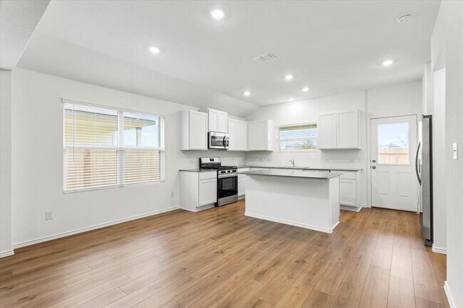 Building Photo - 487 Alamito Ave