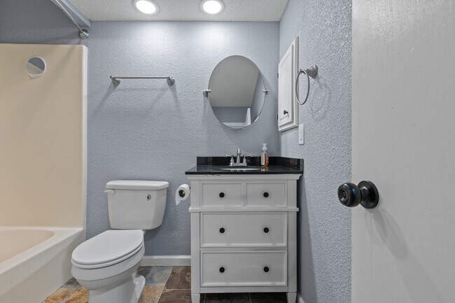 Building Photo - 5 Rocky Top Cove