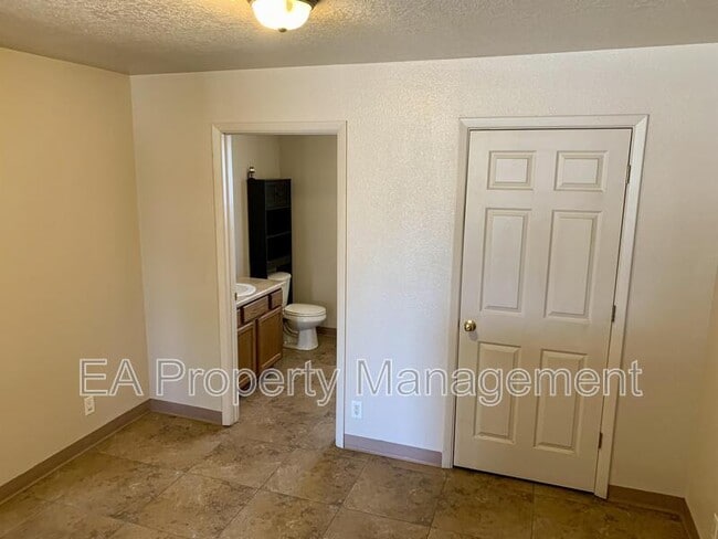 Building Photo - 502 US Route 66