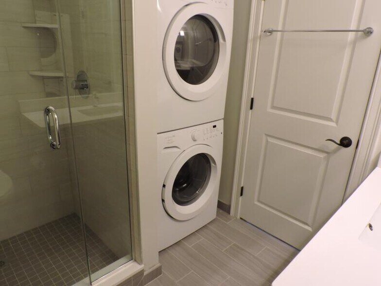 Building Photo - 168 Hampshire St