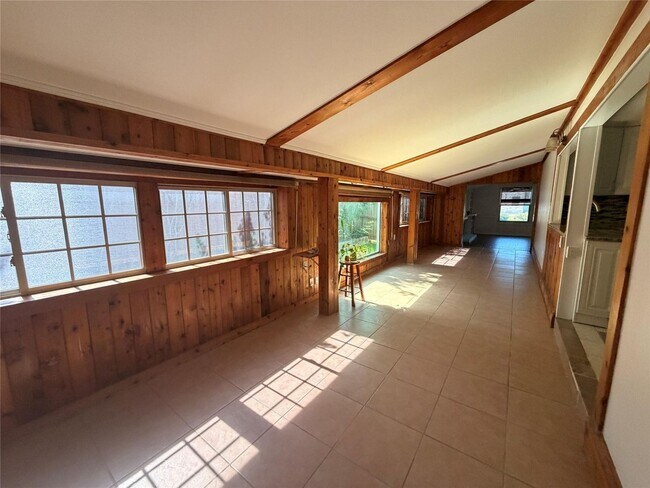 Building Photo - 3709 Pinewood St