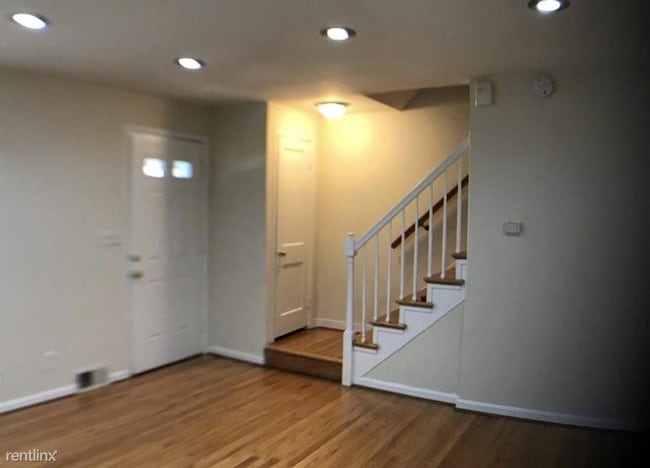 Building Photo - 3 br, 1.5 bath Townhome - 4522 Marble Hall Rd