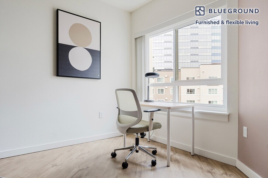 Building Photo - 362 Bellevue Way NE