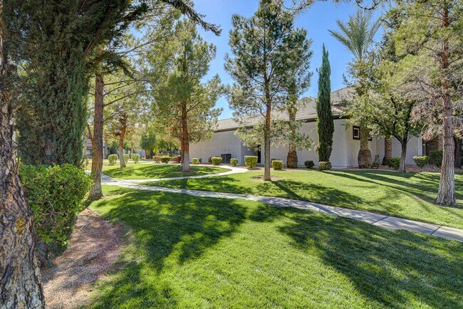 Building Photo - Charming 1 bedroom Condo with full size Ga...