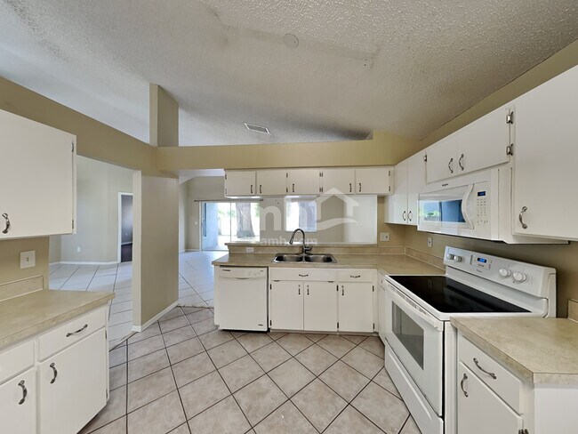 Building Photo - 1821 Rudder Dr