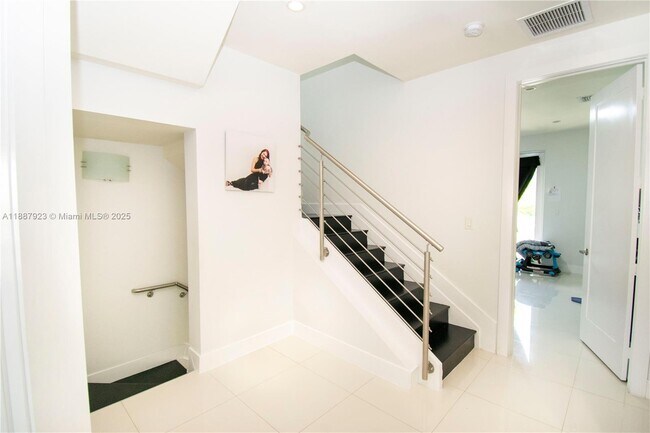 Building Photo - 6320 NW 104th Path